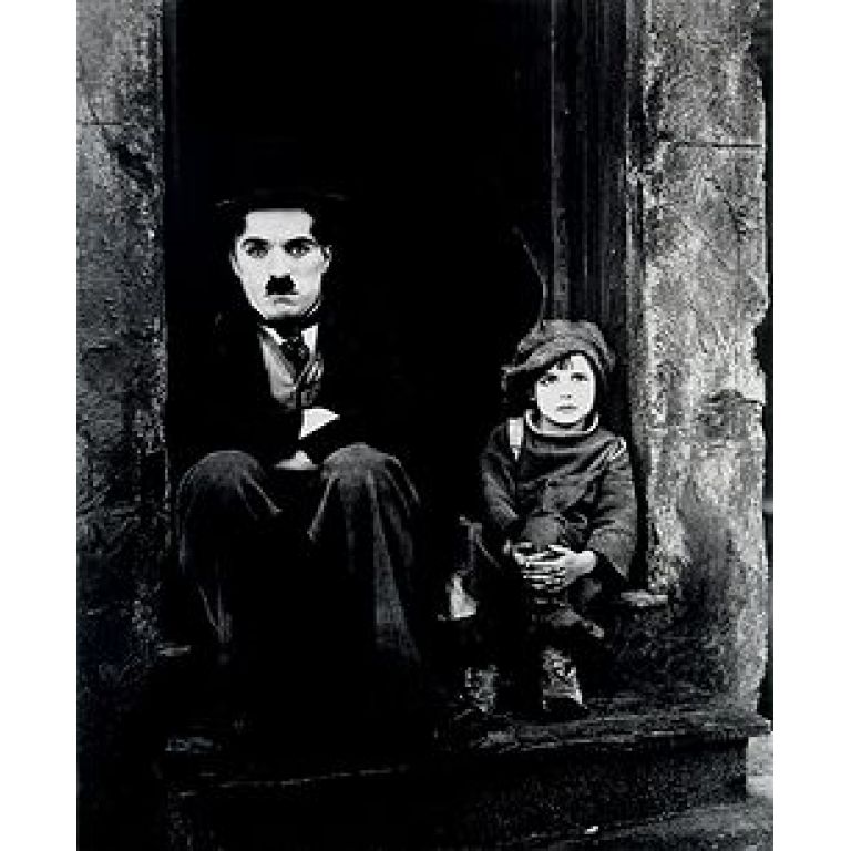 Google le hace un homenaje a Chaplin con un video-doodle